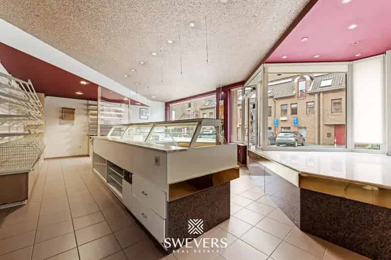 Multifunctioneel handelspand met instapklare woonst van 498m²