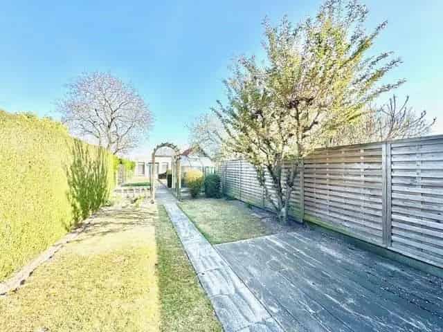 RUIME WONING MET MAGAZIJN EN UITWEG op 493 m²