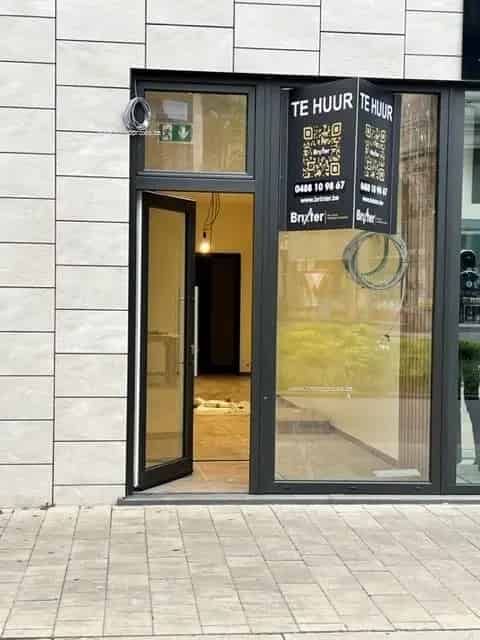 Nieuwbouw handelspand te huur in Gent