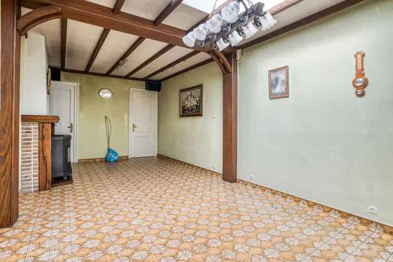 Goedgelegen woning met 3 slaapkamers !