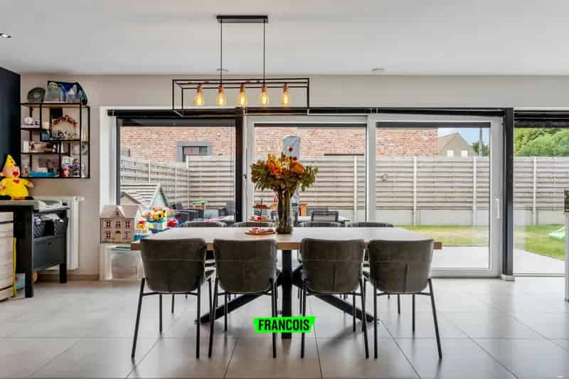Recente gezinswoning met dubbele garage in Kemmel