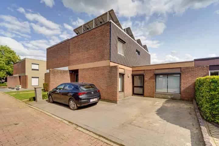 Gezinswoning met 4 SLPKS in autoluwe woonwijk in Aarschot