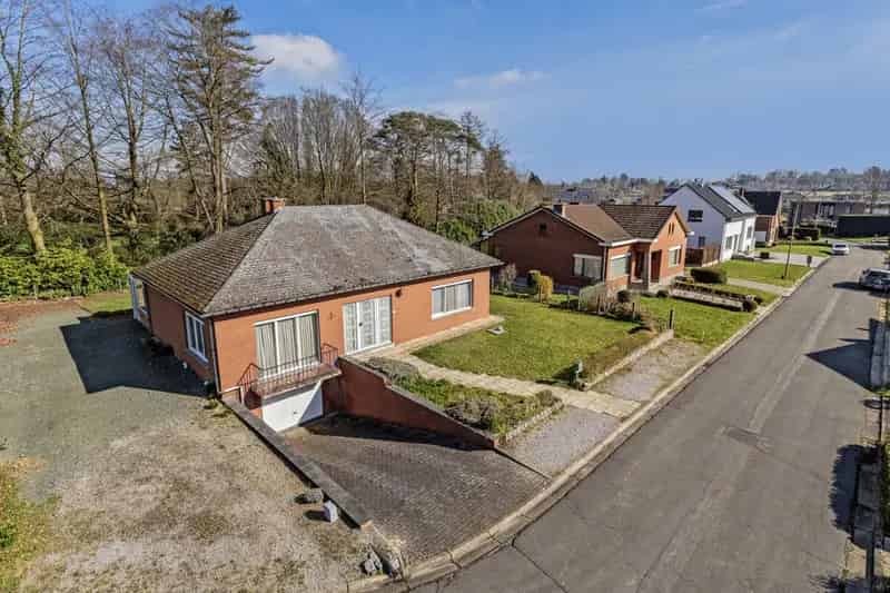 Bungalow (te renoveren) op super locatie te Blanden.