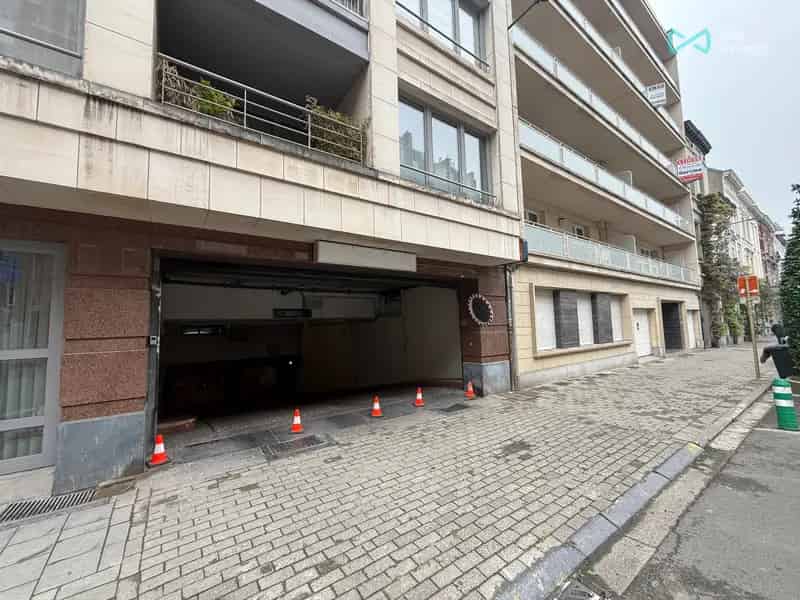 Garage te huur Brussel Louizalaan - Beveiligd - Onmiddellijk beschikbaar