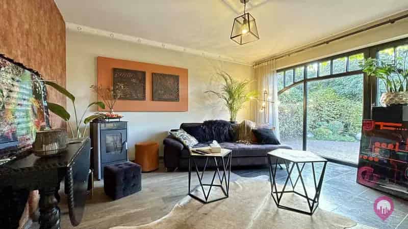 Ruim woonhuis met grote living, 3slpks, garage en atelier!