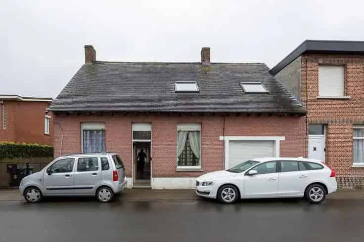Huis Te Koop Stabroek: Halfopen Woning met Tuin