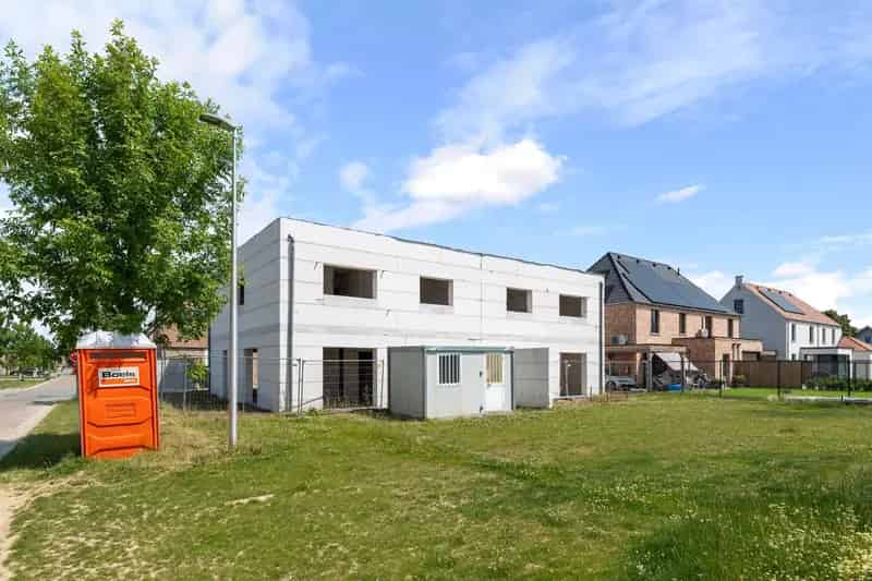 CASCO HALFOPEN BEBOUWING IN MODERNE STIJL MET CARPORT IN ALKEN