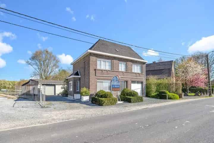 Solide woning met 4 slpkr op 13a en 31ca met groen zicht!