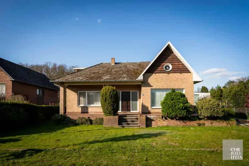 Te renoveren woning in vooraanstaande buurt te Lanaken!