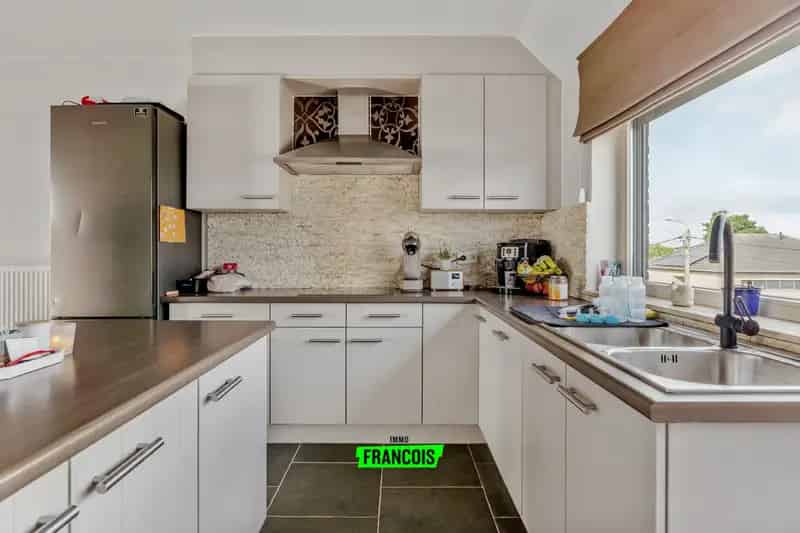 Duplex-appartement met 4 slaapkamers en ruim terras in Kortemark te koop