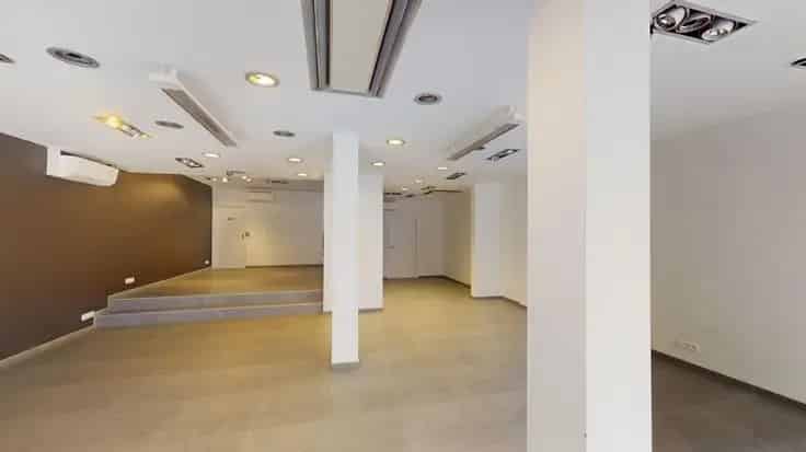 Appartementenblok Te Koop  200m2  Commercieel Pand Gerenoveerd