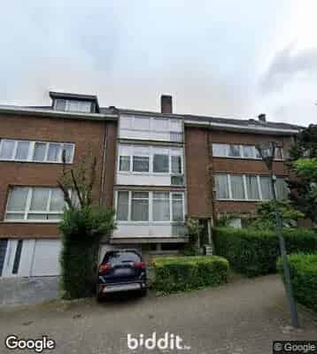Een opbrengsthuis met garage en tuin