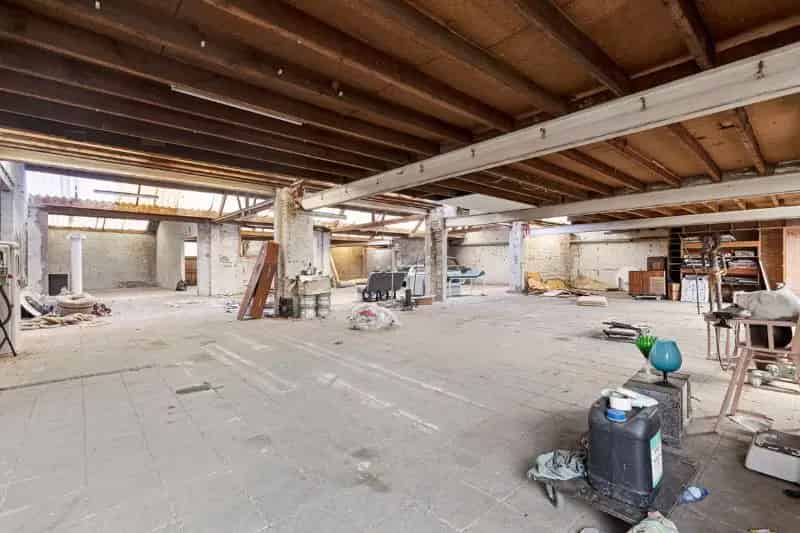 Magazijn 900 m2 te huur.