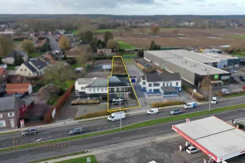 Ruime half open bebouwing met 6 slaapkamers, garage en tuin met energielabel B in Maasmechelen