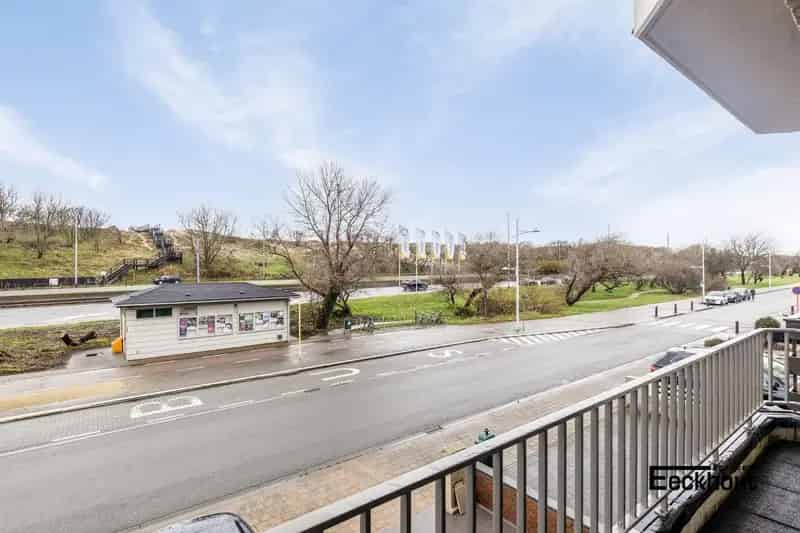 Ruime bel-étage woning met open zicht op de duinen te Bredene!