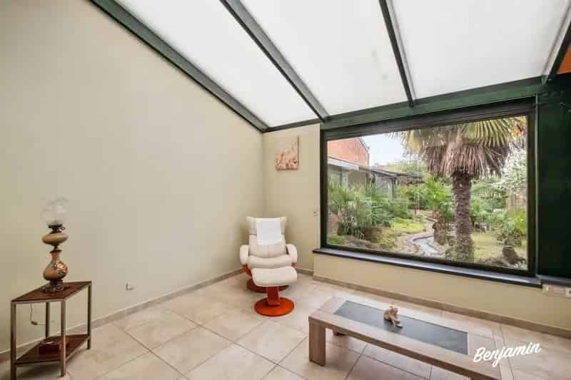 Gelijkvloerse woning met 2 slaapkamers, fenomenale tuin en opslagruimte in Dadizele
