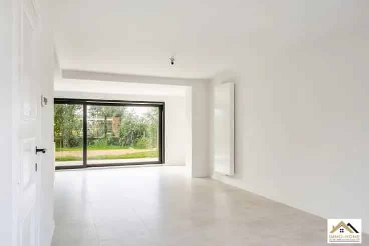 Gerenoveerde woning Lochristi: 3 slaapkamers, garage, terras
