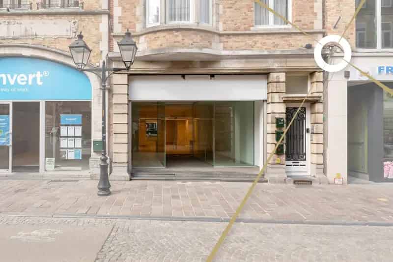 Handelspand op commerciële locatie te Ieper