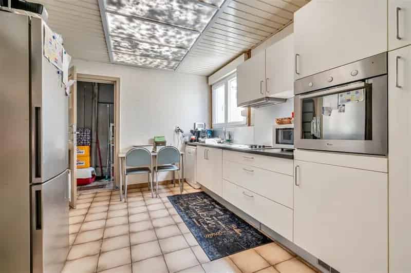 Op te frissen gezinswoning in doodlopende straat