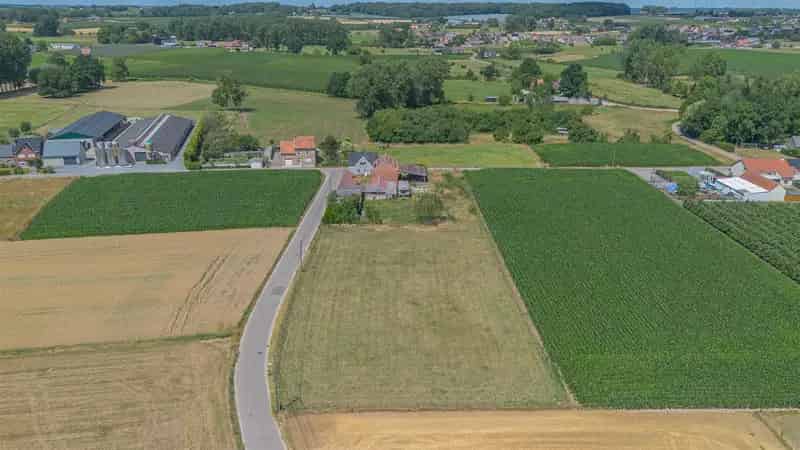 Te renoveren vierkantshoeve op toplocatie