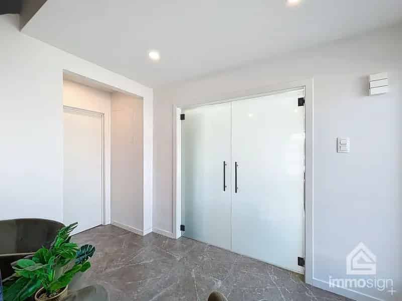 Gerenoveerde gezinswoning met 3 (mgl. 4) slaapkamers op 807 m²