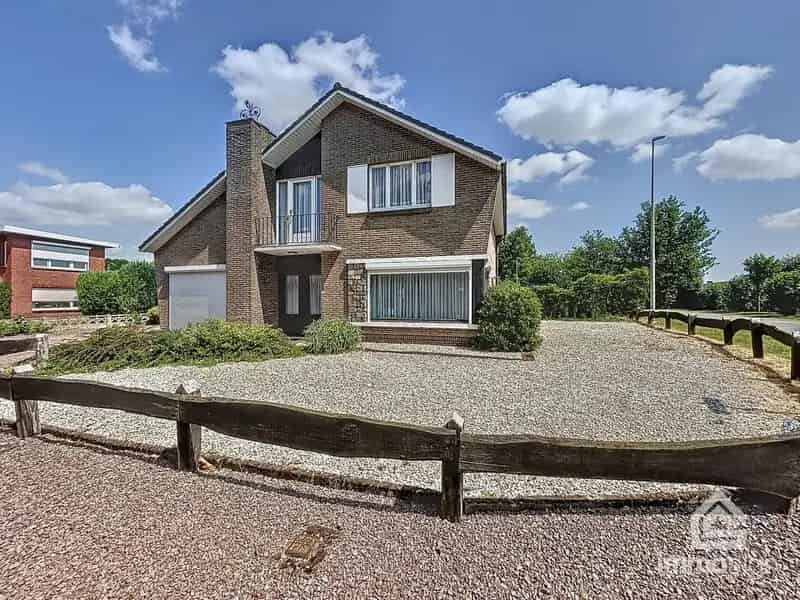 Charmante starterswoning met potentieel op ruim hoekperceel in hartje Eksel