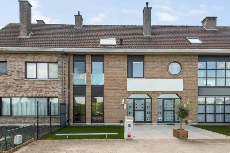 Rijwoning 5 slaapkamers tuin garage panoramisch uitzicht