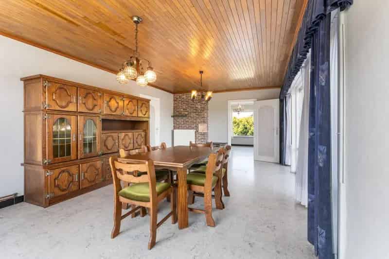 Ruime gezinswoning op 737 m² met 6 slaapkamers!