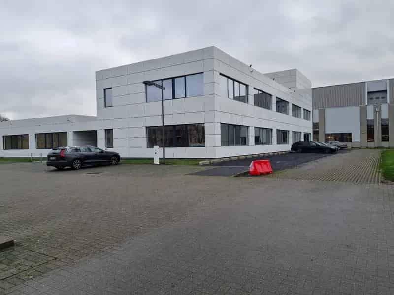 Kantoren 1e VDP - 527 m² + 25 parkings - nabij E 313