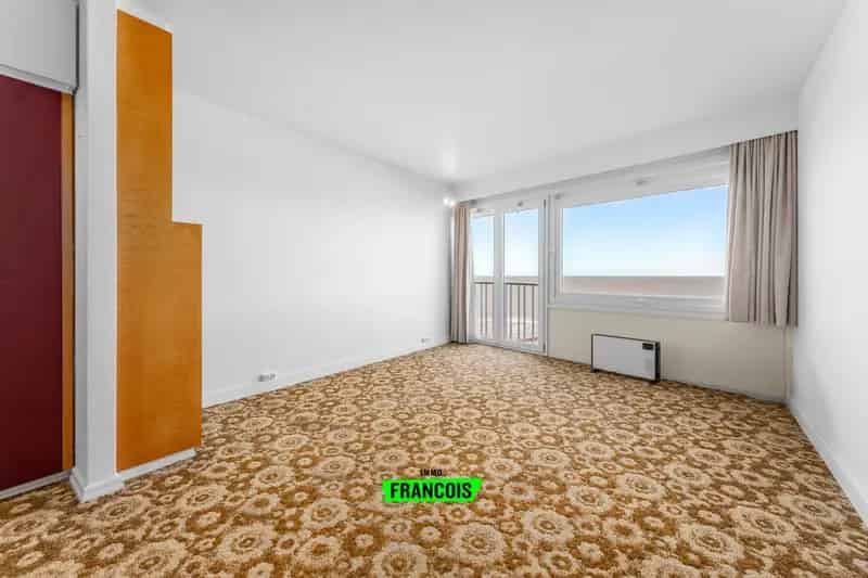 Centraal gelegen studio op de zevende verdieping op de Blankenbergse Zeedijk