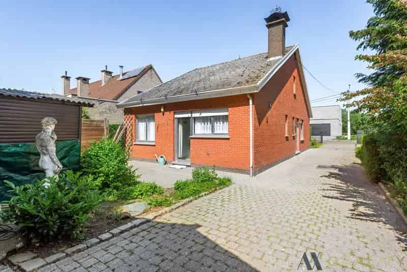 Te Renoveren Bungalow op Ruim Perceel