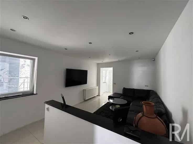 Huis Te Koop Grace-Hollogne: Gerenoveerde woning met annexe