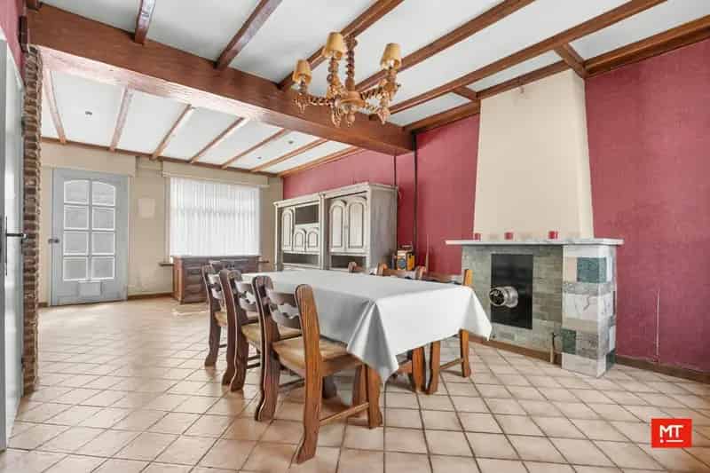 Te renoveren halfopen woning in de dorpskern van Beselare
