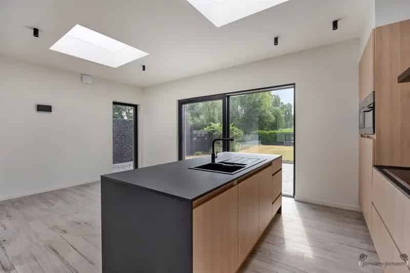 Stijlvolle en energiezuinige woning op een perceel van 6a33ca