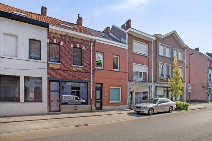Huis Te Koop Izegem: Rijwoning met Tuin en Garage