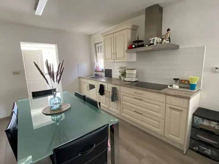 Huis Te Koop met Garage en Zolder