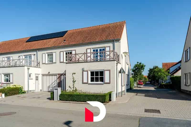 Charmante halfopen en instapklare woning in centrum Moerkerke