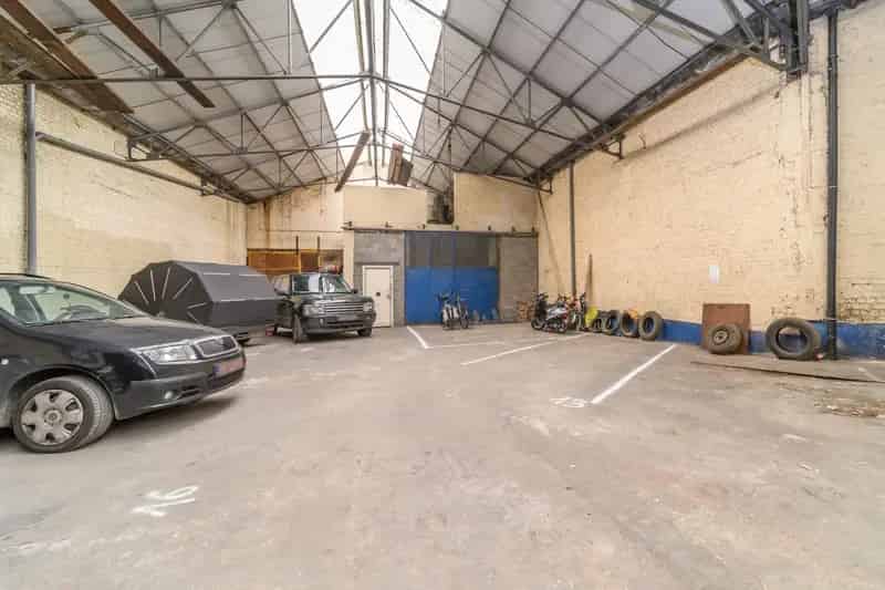 Zeer ruim magazijn op toplocatie te Aalst