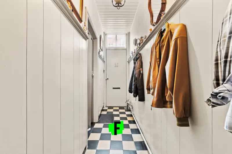 Op te frissen woning met twee slaapkamers in Assebroek!