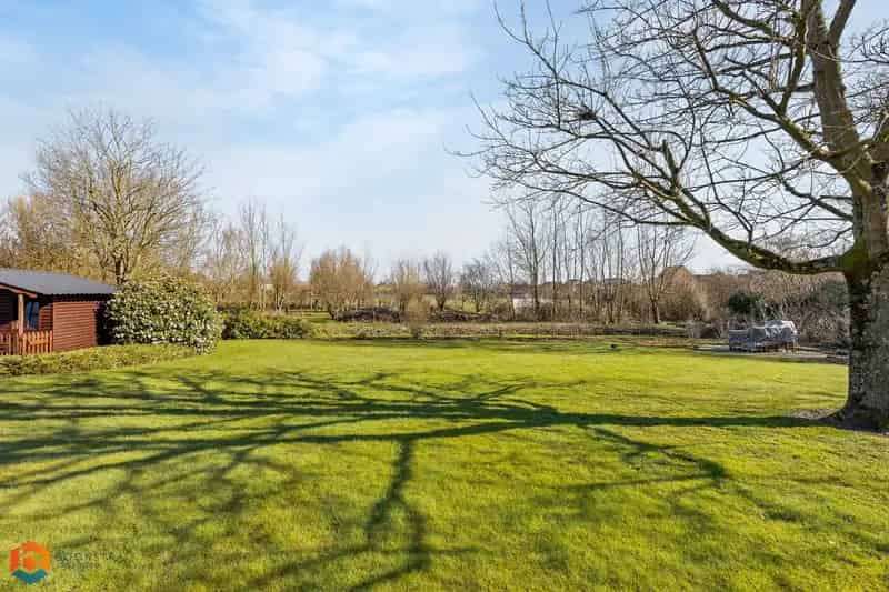 Instapklare woning met 5 slpkrs te OLV-Waver op 1983 m²