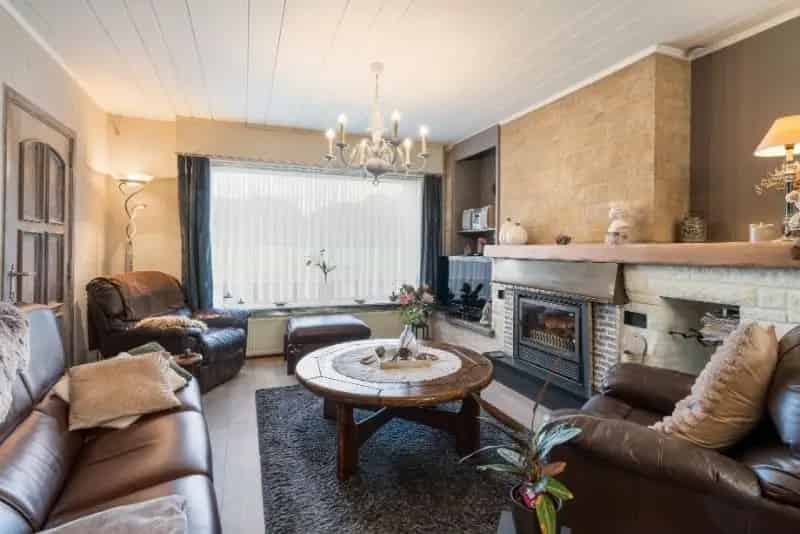 --- NIEUW --- Vlot bereikbare halfopen woning (170m²) met zonnegerichte tuin!