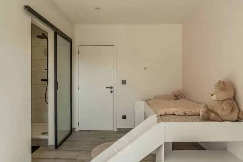 Moderne, energiezuinige, villa met zwembad en autolift