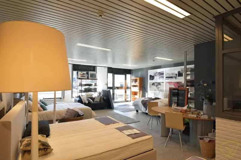 Ruim handelspand met veel visibiliteit in het centrum van Eeklo