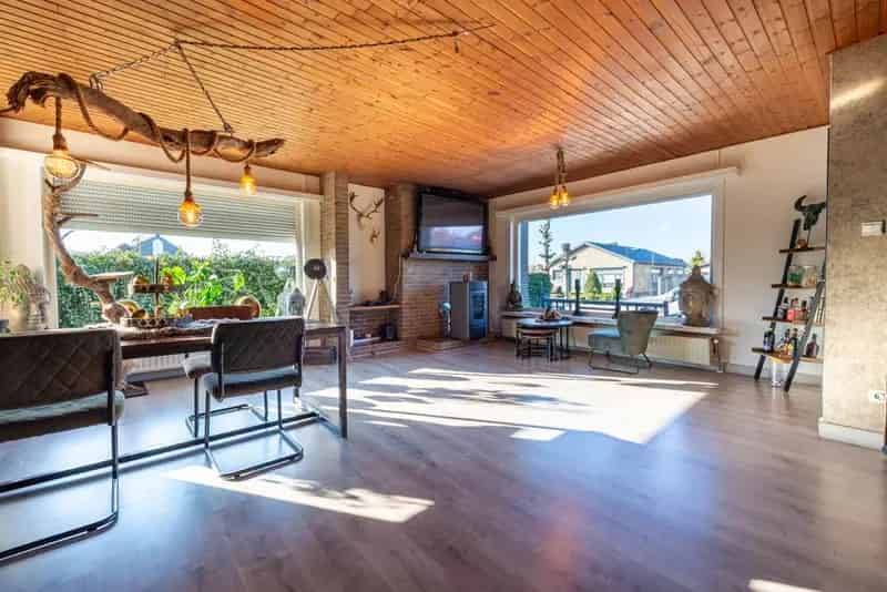 Woning met 3 slaapkamers op mooie locatie, 6are 23ca, dicht aan natuur, centrum en station