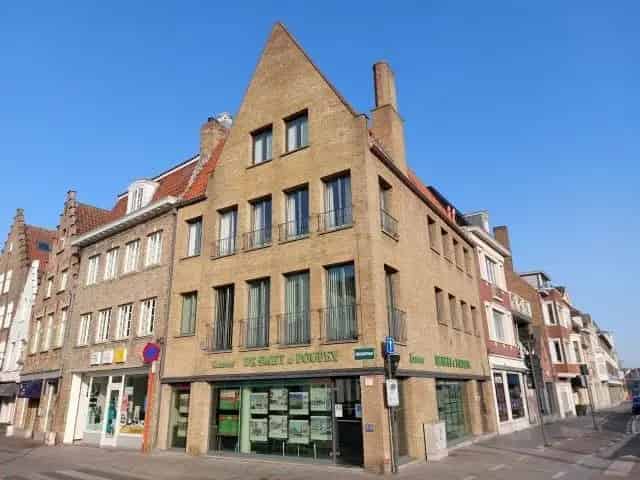 Autostaanplaats op binnenkoer