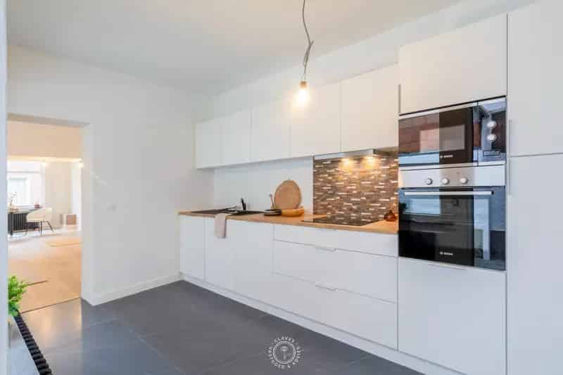 Fijn gerenoveerde woning met grote tuin en garage