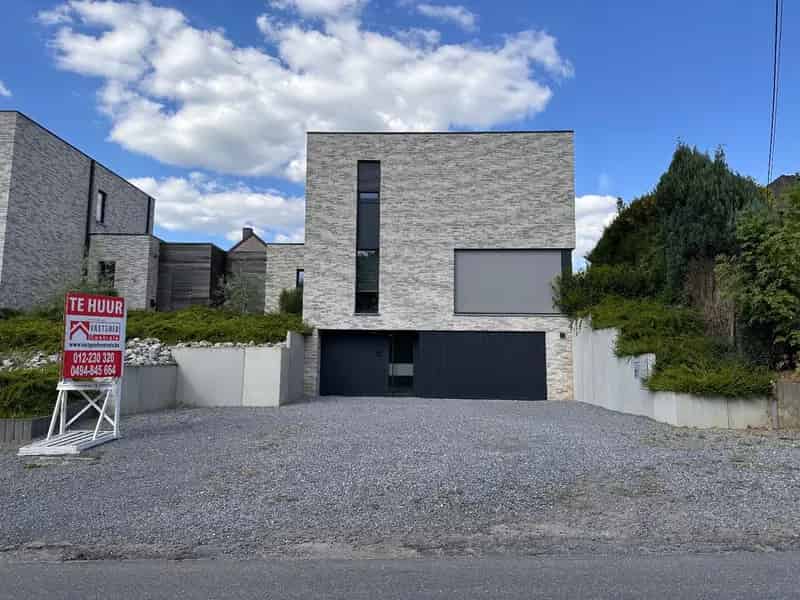 Huis te huur Voeren: Ruime moderne woning met 3 slaapkamers en garage