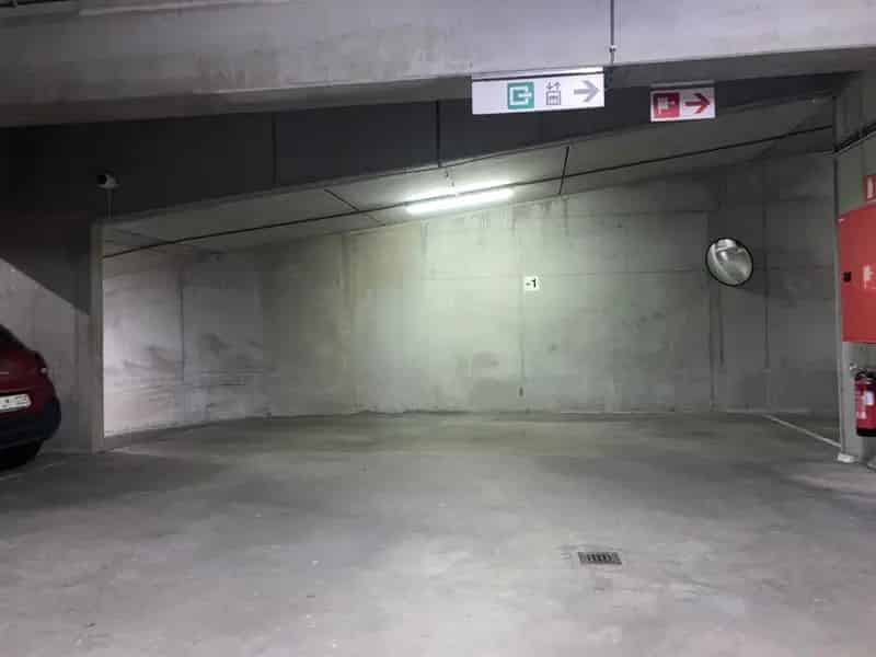 RUIME DUBBELE PARKEERPLAATS IN HET CENTRUM 