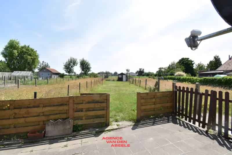 Te renoveren woning met 2 slaapkamers en fantastische tuin