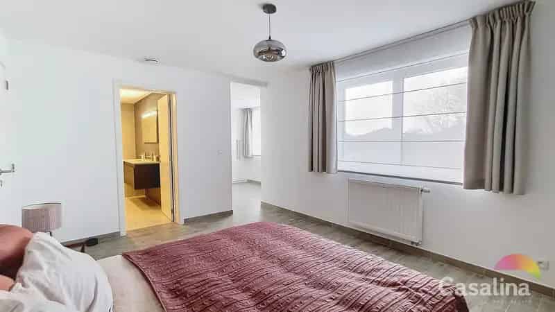 Mooie grond vlakbj Place Dumont voor BEN-Eengezinswoning